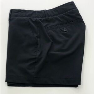 Under Armour Black Fitted Flat Front Shorts Women’s Size 8